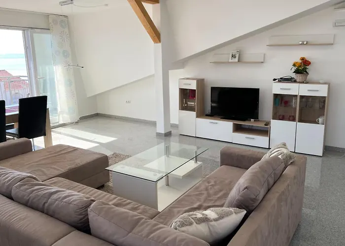 Val * Novi Vinodolski